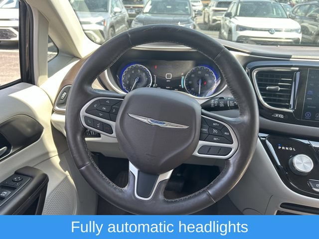 Used 2017 Chrysler Pacifica Touring-L Plus FWD image 10