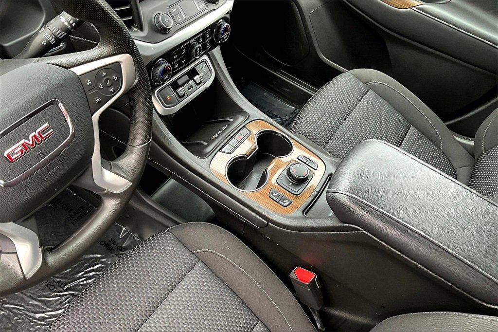 Certified 2023 GMC Acadia SLE w/ Driver Convenience Package image 16