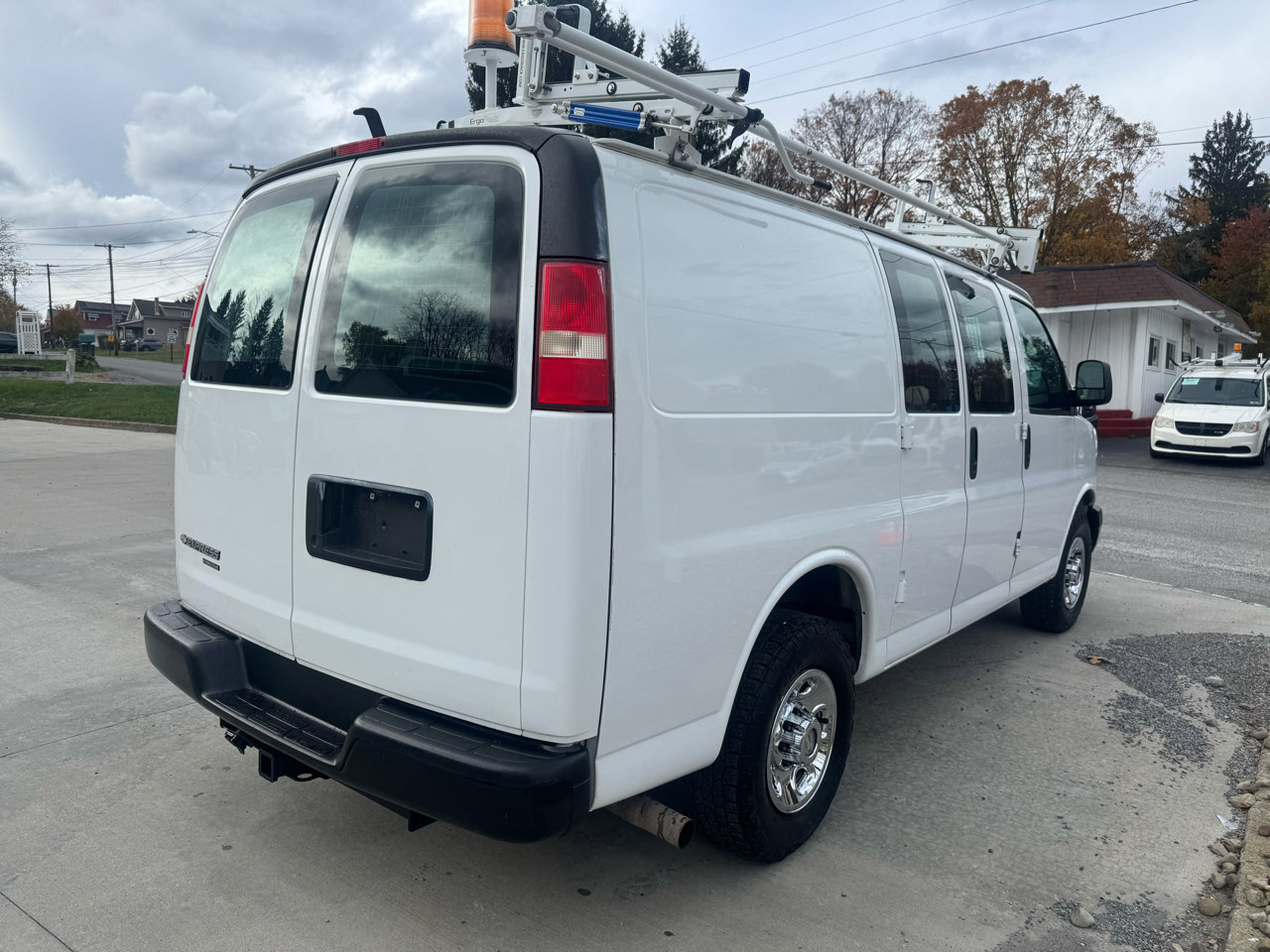 Used 2012 Chevrolet Express 2500 image 4