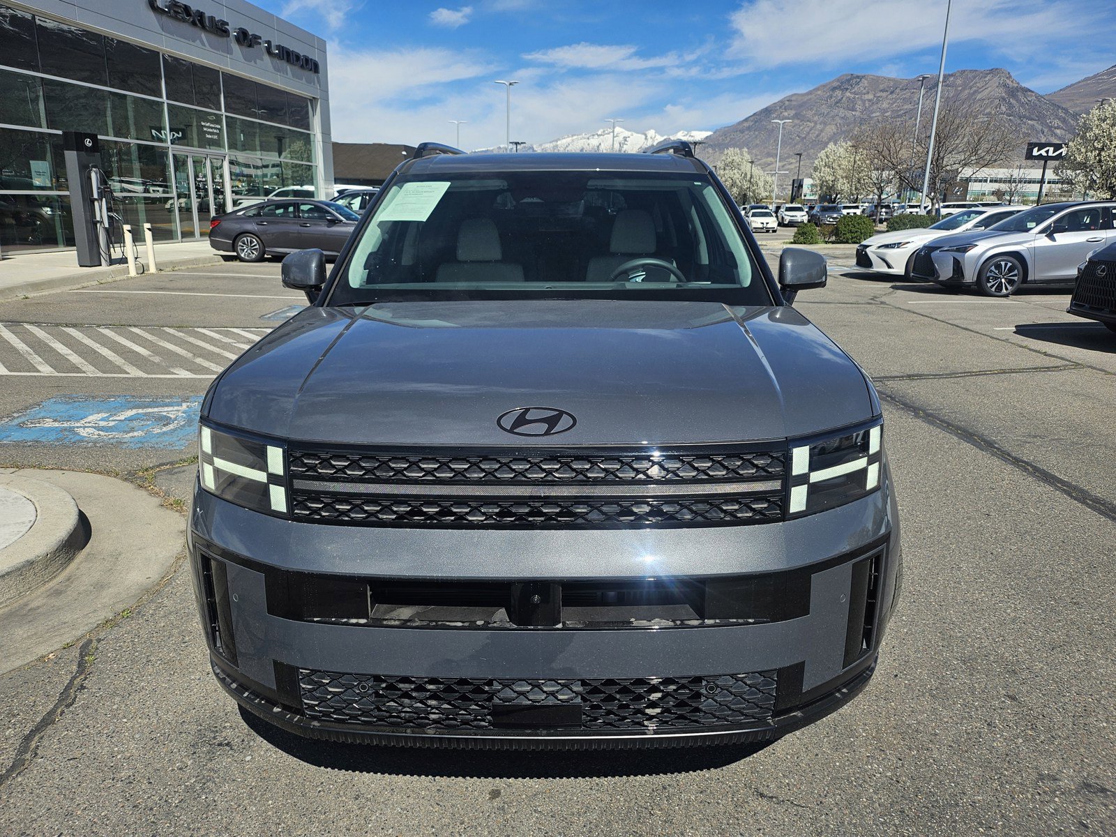 Used 2025 Hyundai Santa Fe Calligraphy AWD/4WD image 2