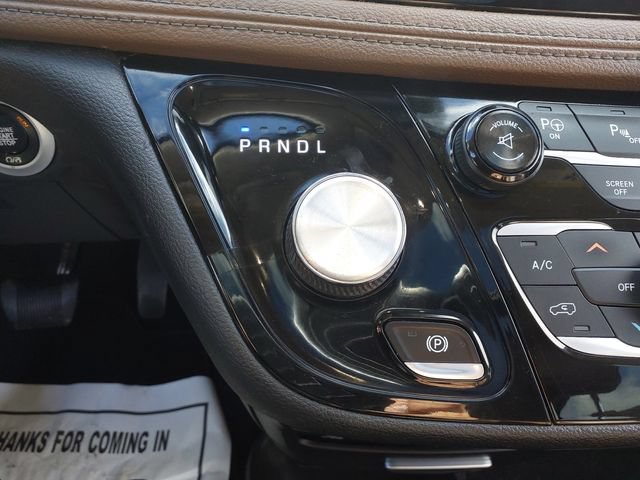 Used 2017 Chrysler Pacifica Limited w/ UConnect Theater Package FWD image 18