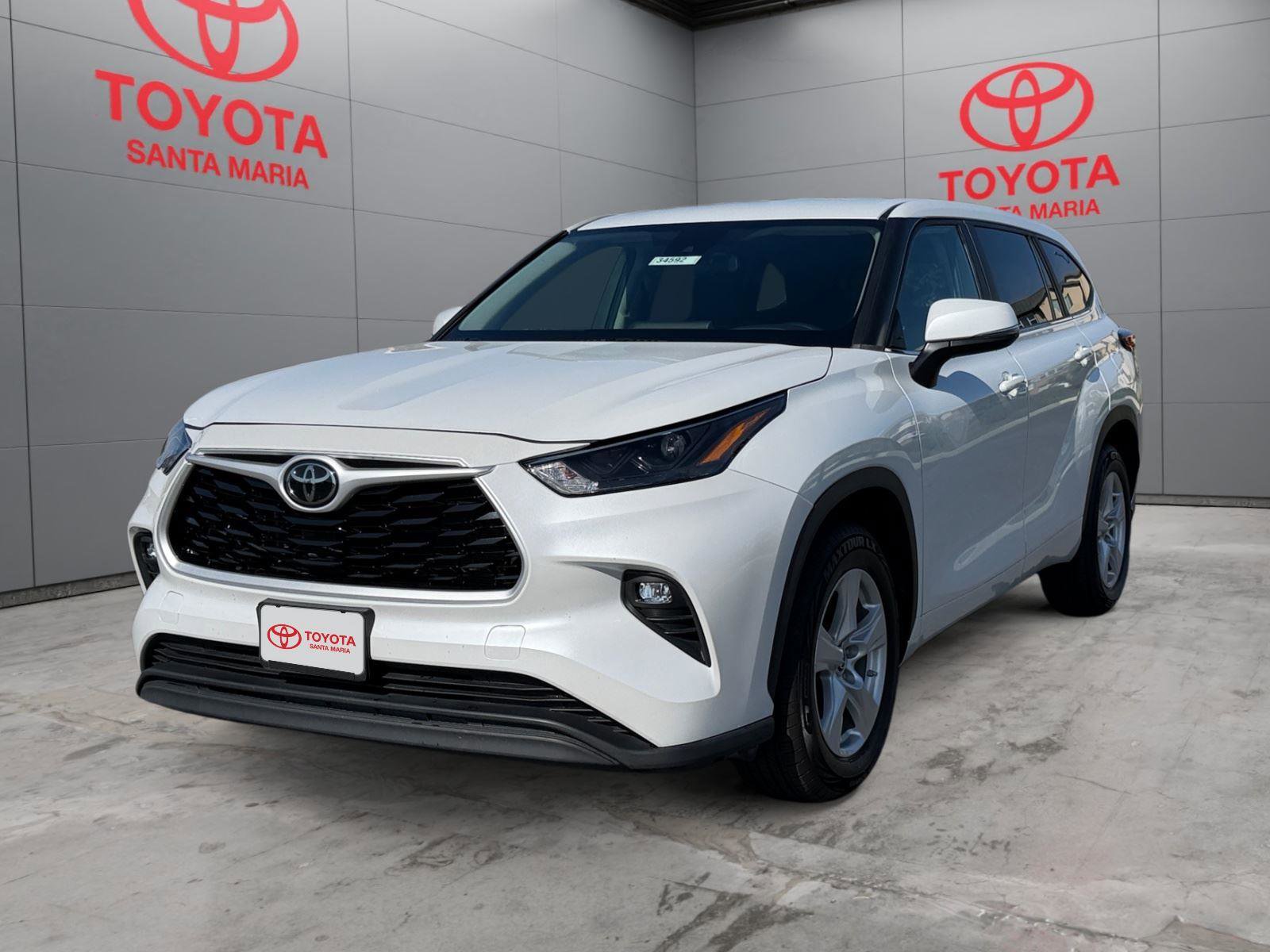 Used 2023 Toyota Highlander LE FWD image 9