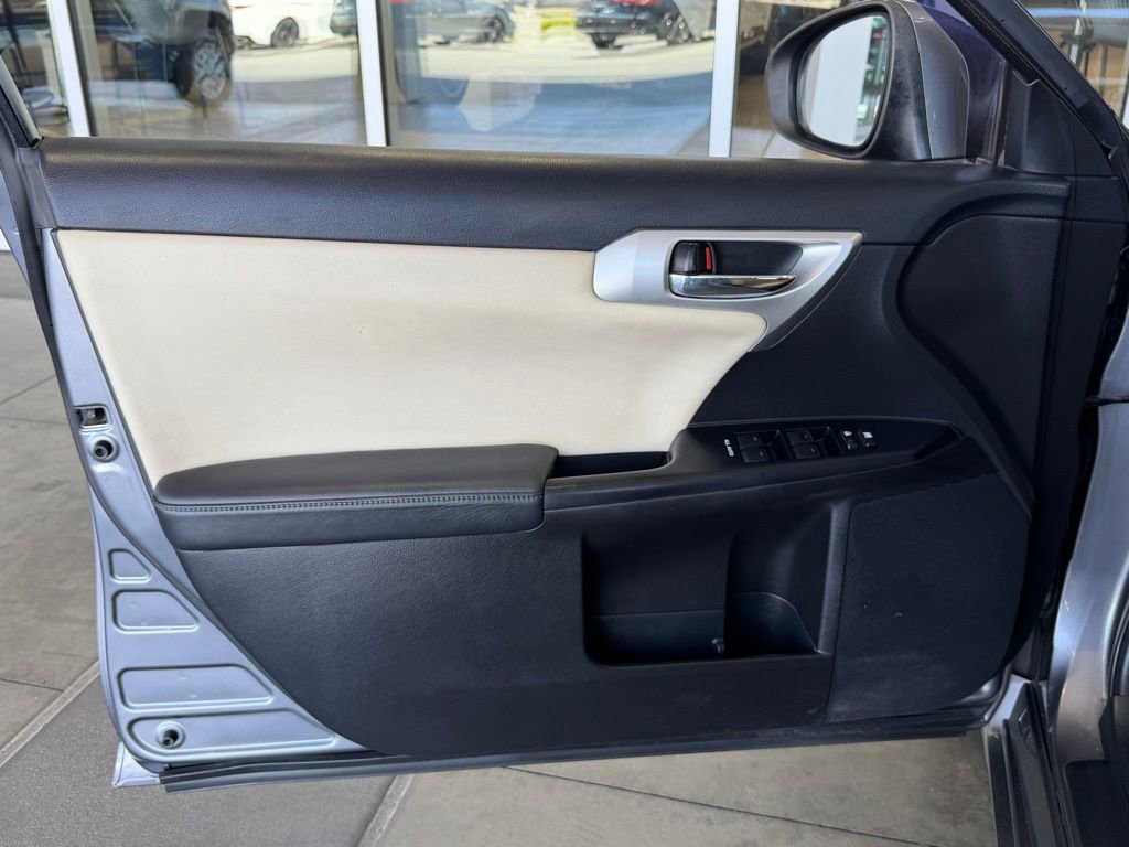 Used 2013 Lexus CT 200h w/ Premium Pkg w/Navigation FWD image 18