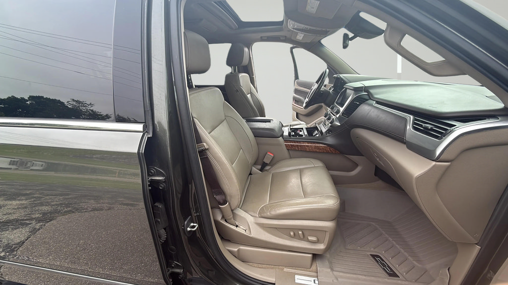 Used 2019 Chevrolet Suburban Premier AWD/4WD image 22