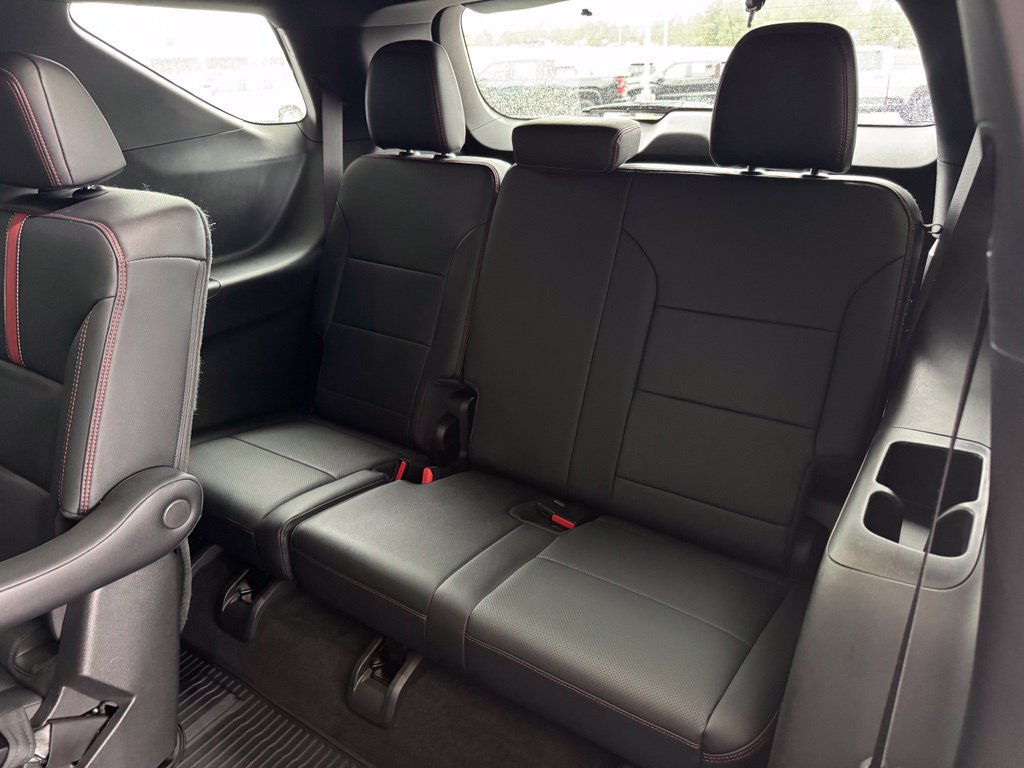 Used 2025 Chevrolet Traverse RS AWD/4WD image 28