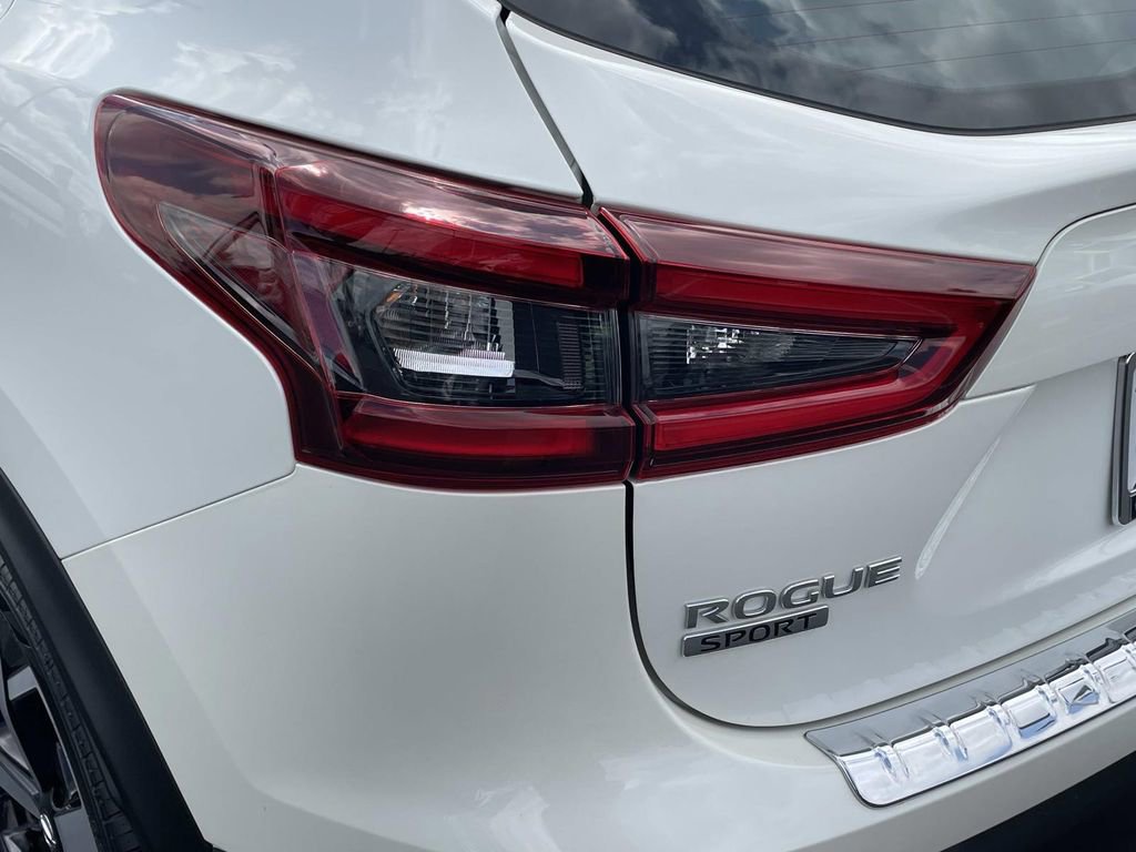 Used 2022 Nissan Rogue Sport SL image 6