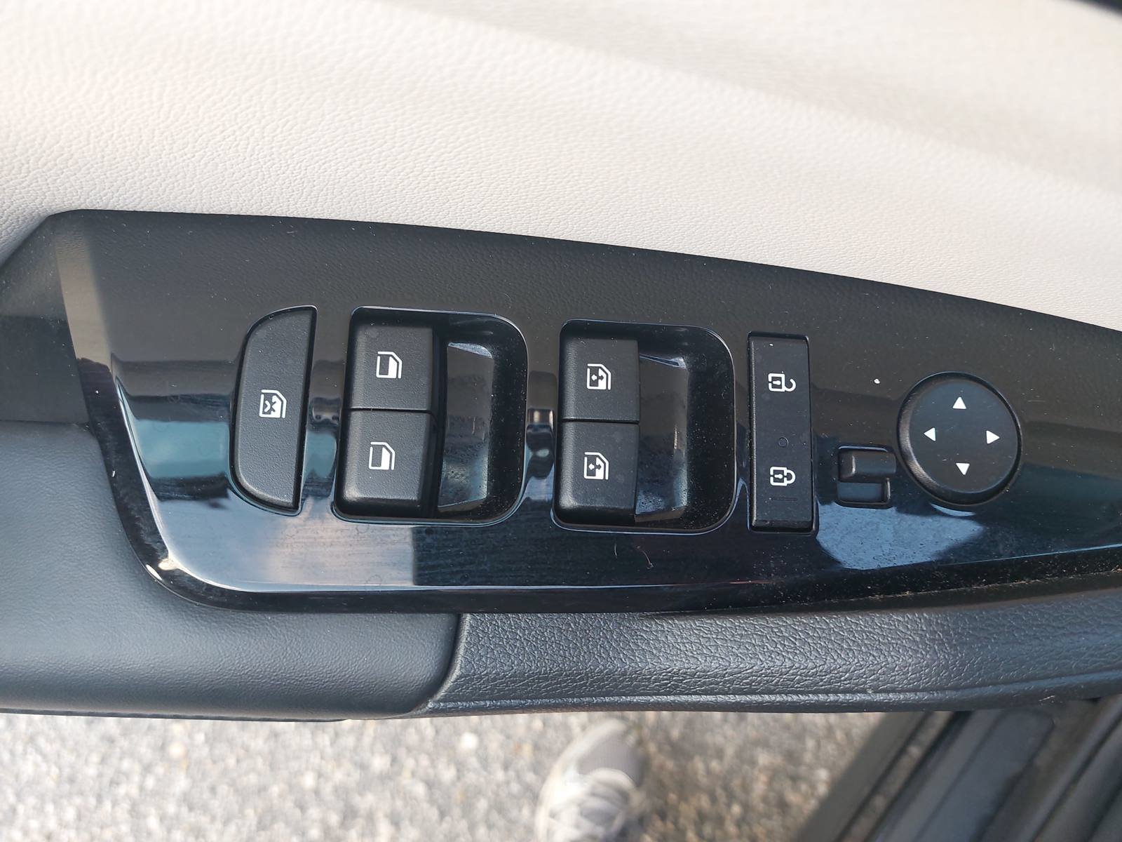Used 2024 Kia Sportage EX FWD image 27