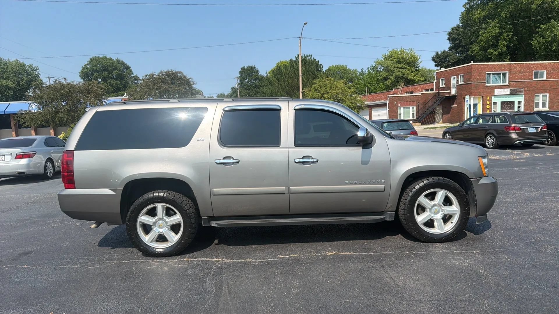 Used 2008 Chevrolet Suburban LTZ w/ LTZ Preferred Equipment Group AWD/4WD image 4