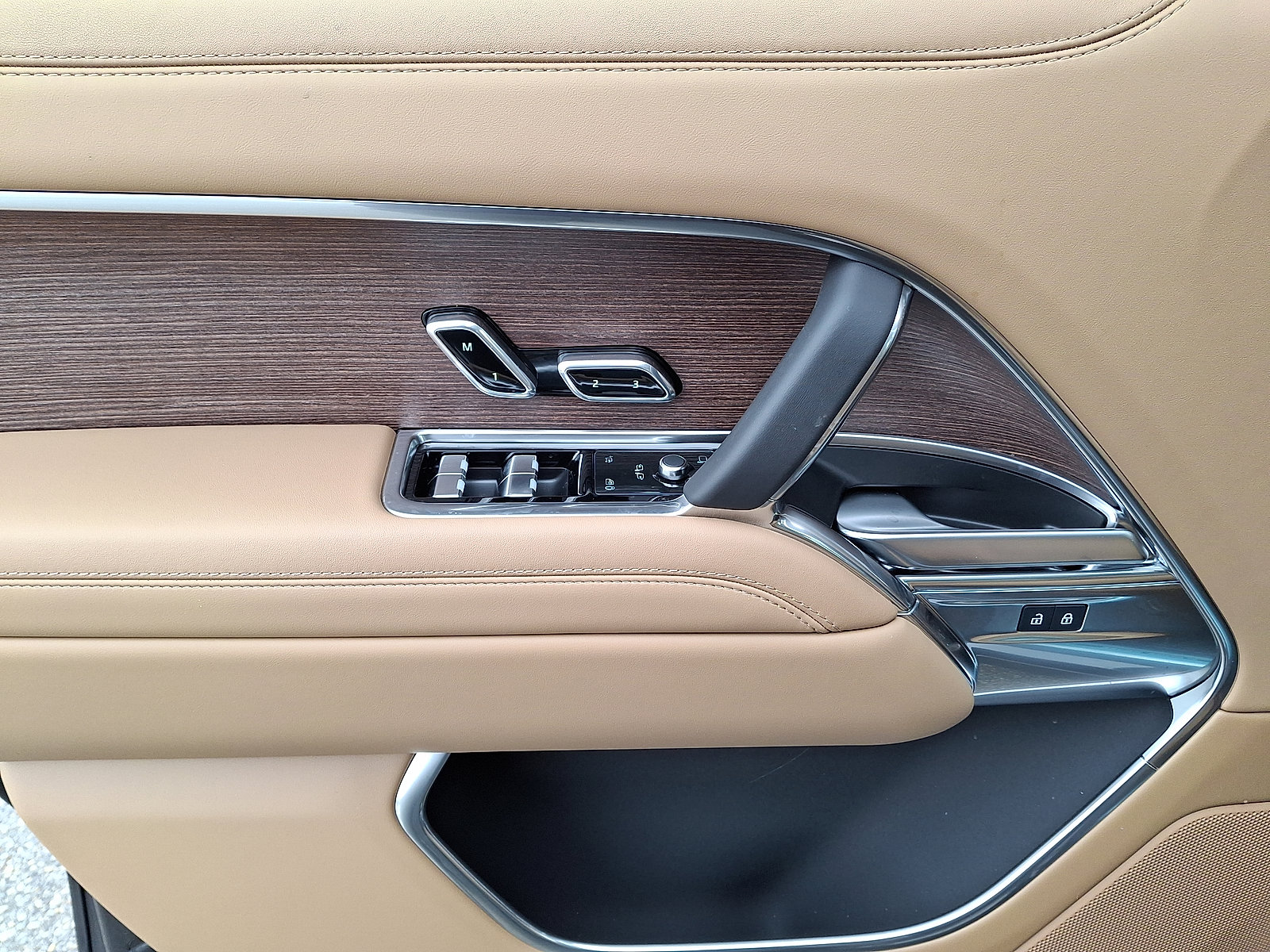 New 2026 Land Rover Range Rover SE image 4