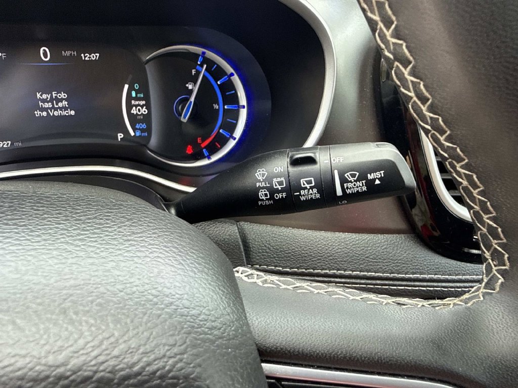 Used 2024 Chrysler Pacifica Limited FWD image 38