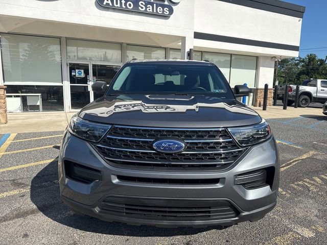 Used 2023 Ford Explorer XLT image 2