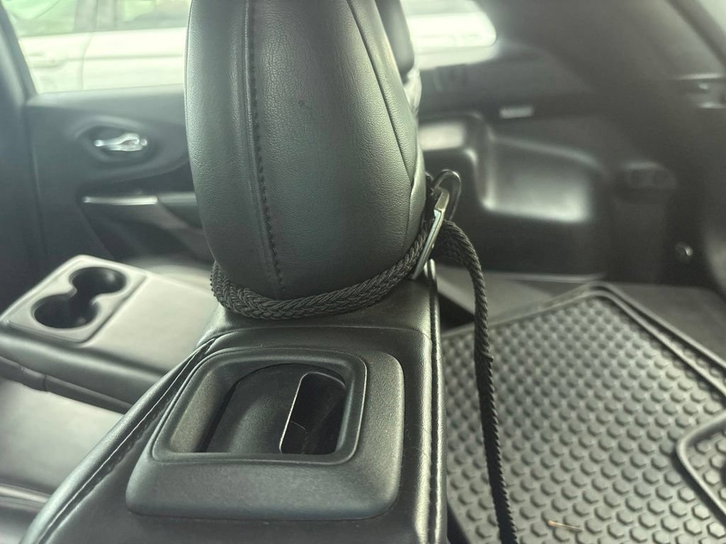 Used 2019 Jeep Cherokee Latitude Plus w/ Cold Weather Group AWD/4WD image 32