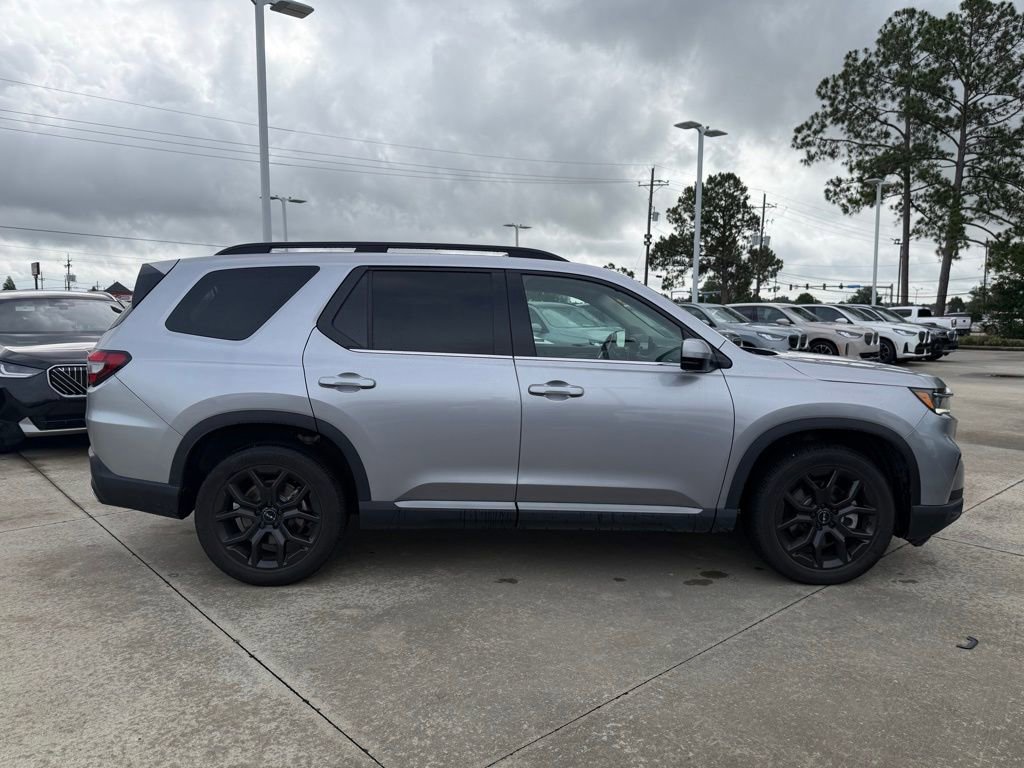 Used 2025 Honda Pilot Touring image 4