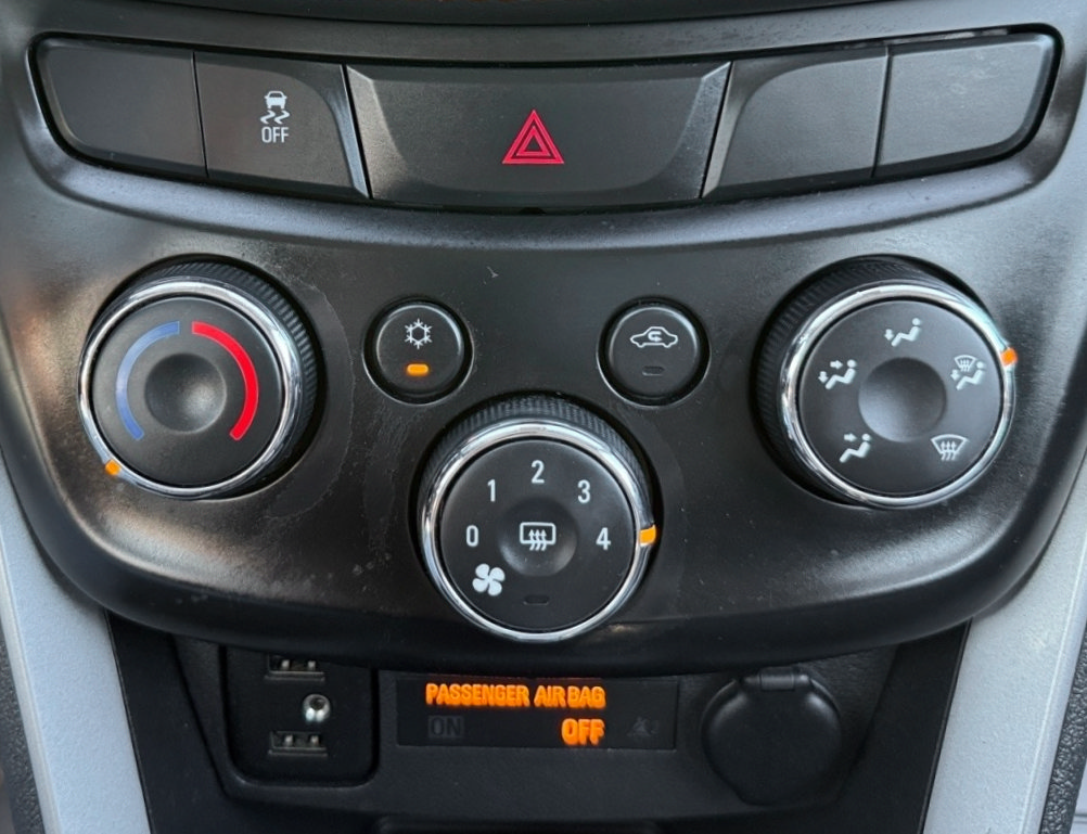Used 2021 Chevrolet Trax LS AWD/4WD image 23