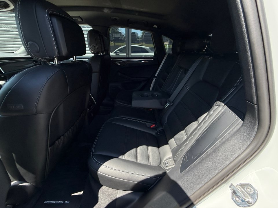 Certified 2026 Porsche Macan Turbo AWD/4WD image 20