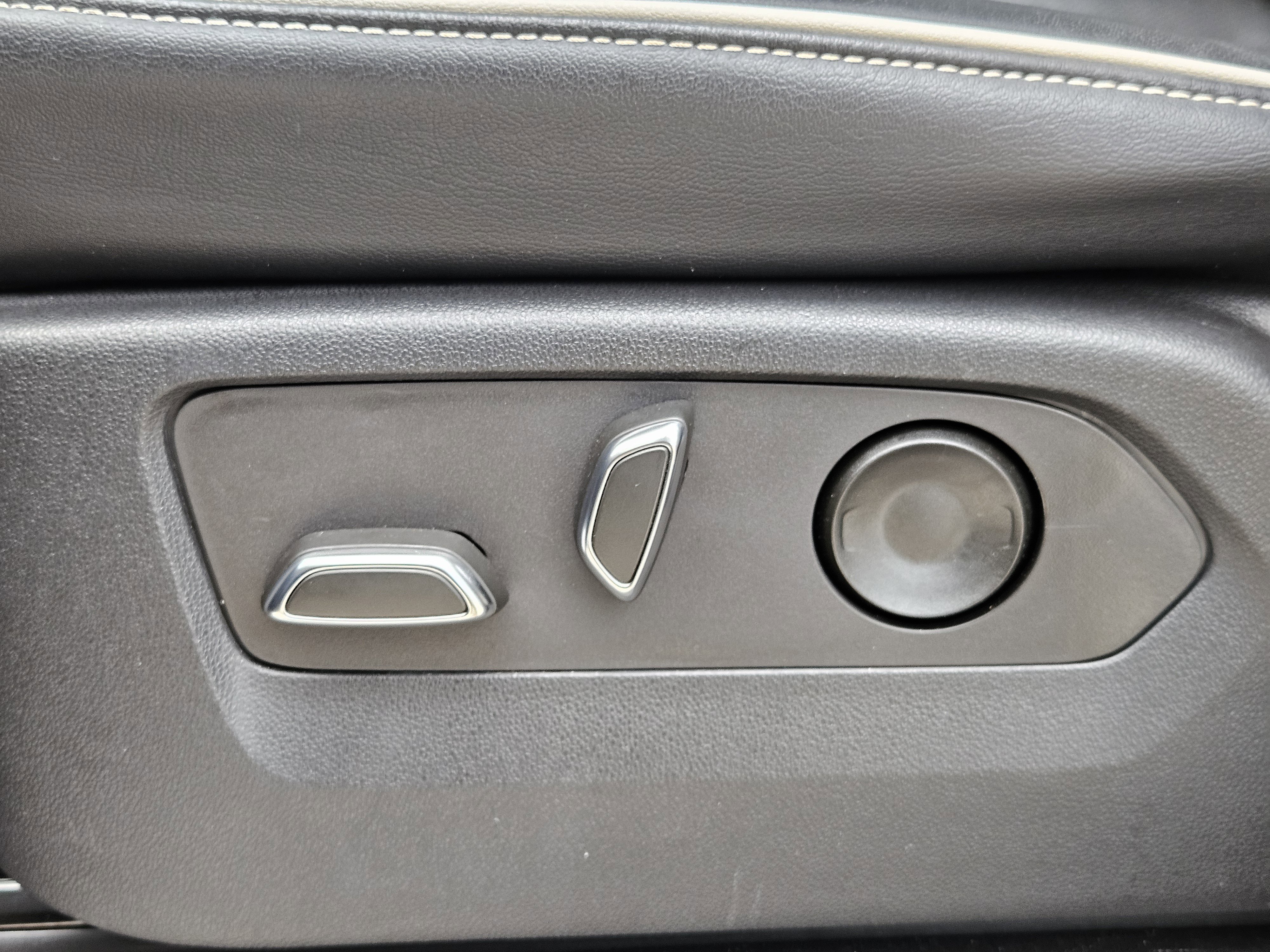 Certified 2023 Cadillac Escalade ESV Premium Luxury image 23