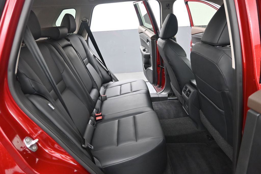 Used 2023 Nissan Rogue SV w/ SV Premium B Package FWD image 27