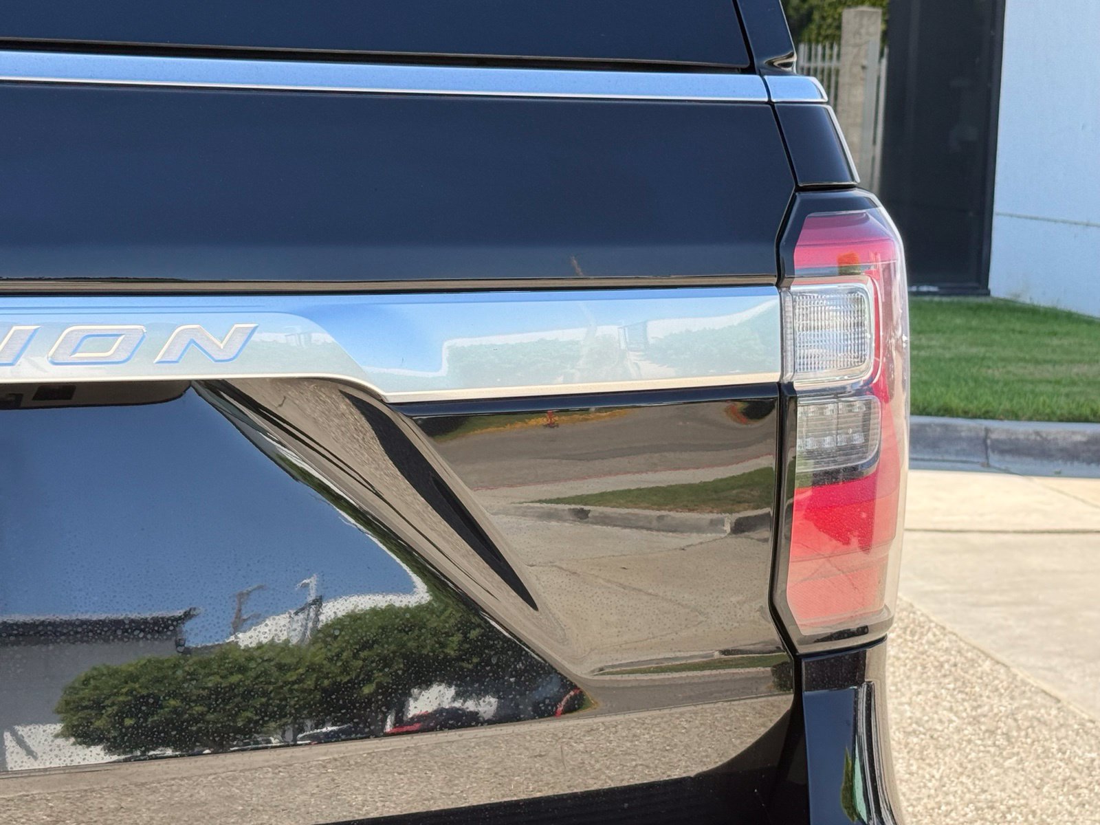 Used 2019 Ford Expedition Platinum RWD image 14