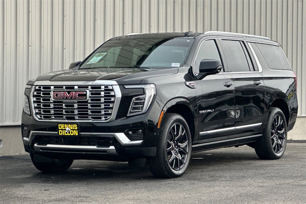 Used 2025 GMC Yukon XL Denali w/ Denali Reserve Package image 9