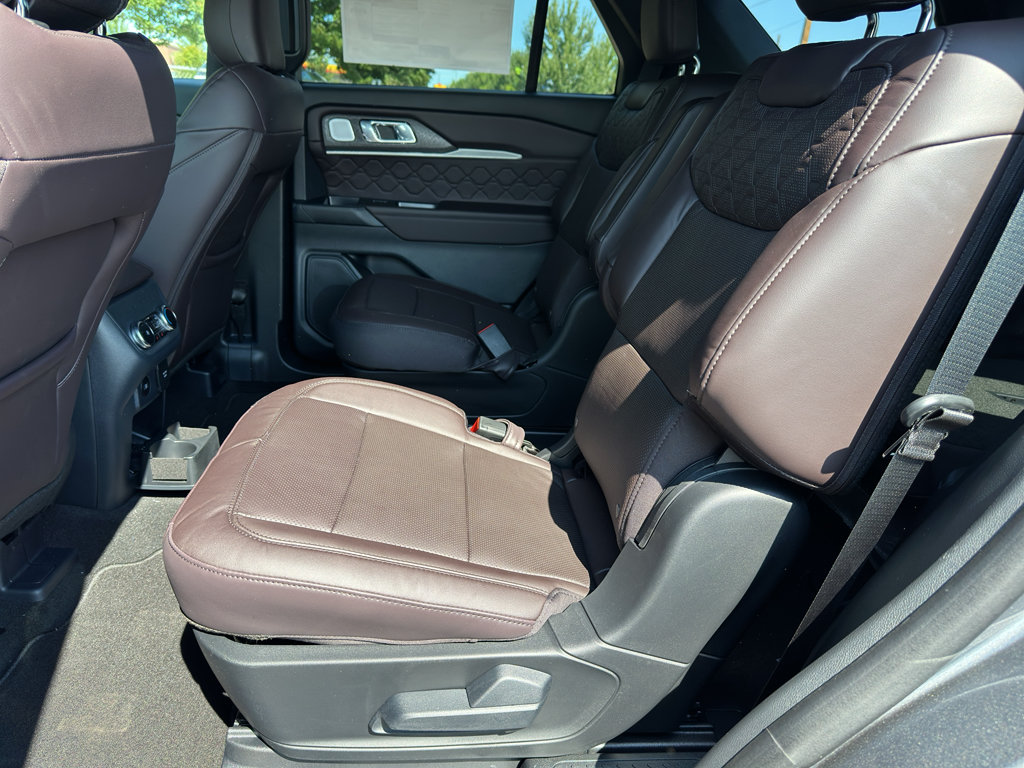 New 2026 Ford Explorer Platinum w/ LUX Leather Package AWD/4WD image 12