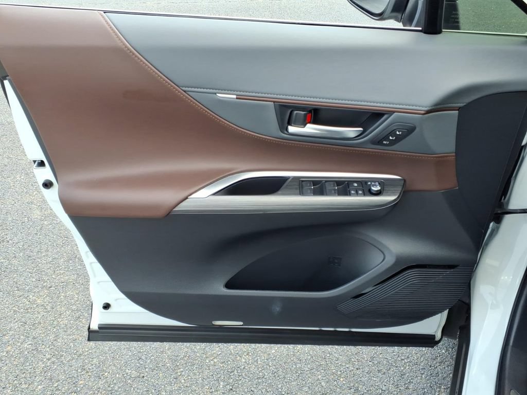 Certified 2024 Toyota Venza Limited AWD/4WD image 7