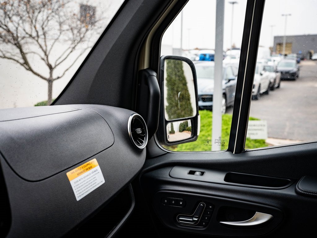 Used 2024 Mercedes-Benz Sprinter 2500 image 34