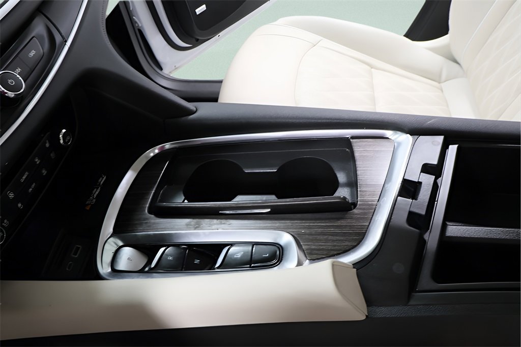 Used 2023 Buick Enclave Avenir w/ Avenir Technology Package image 20