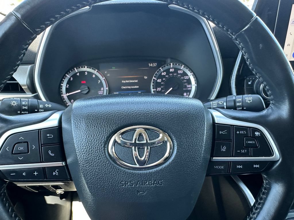 Used 2023 Toyota Highlander XLE FWD image 29