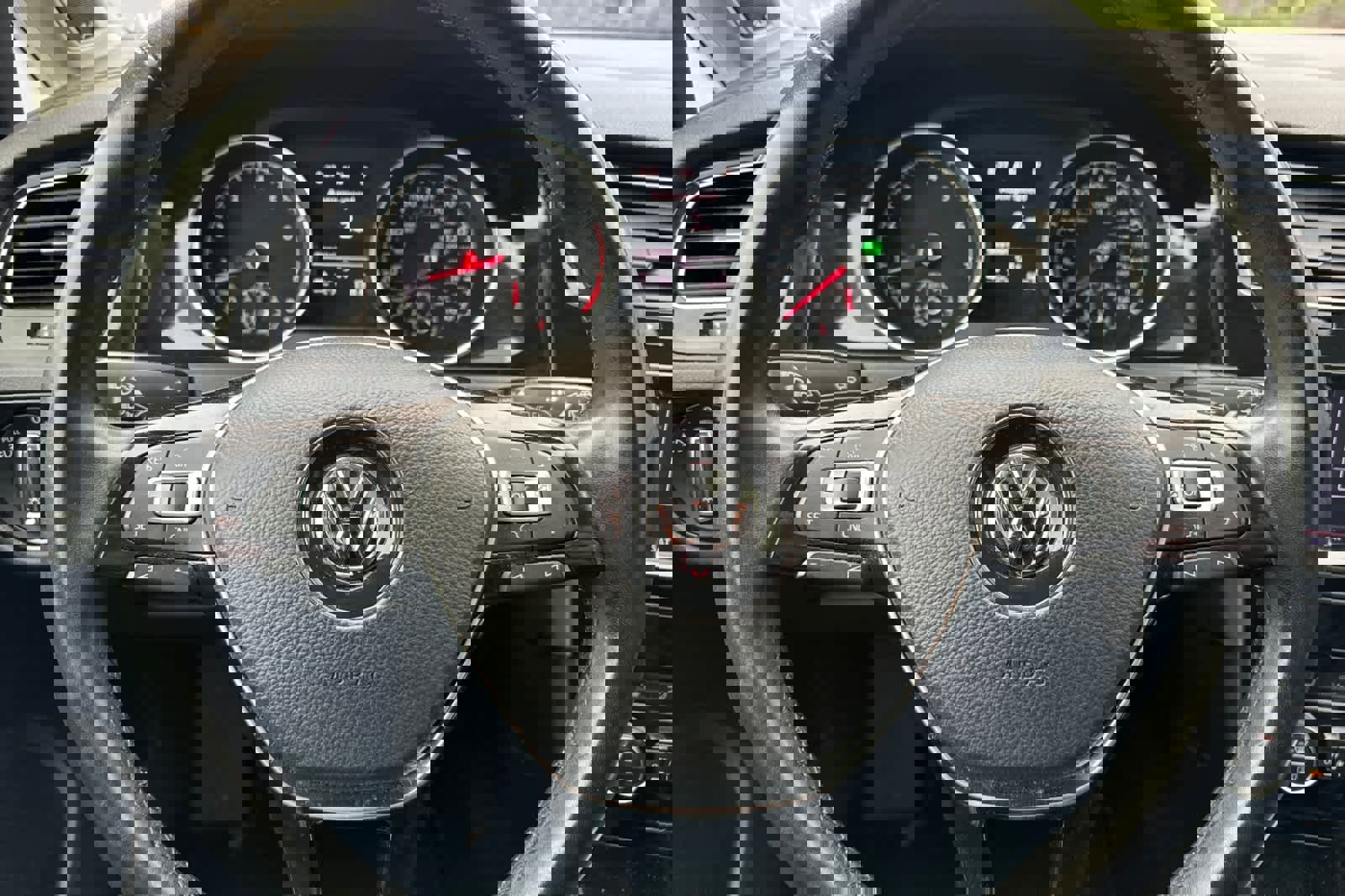 Used 2015 Volkswagen Golf 4-Door image 25