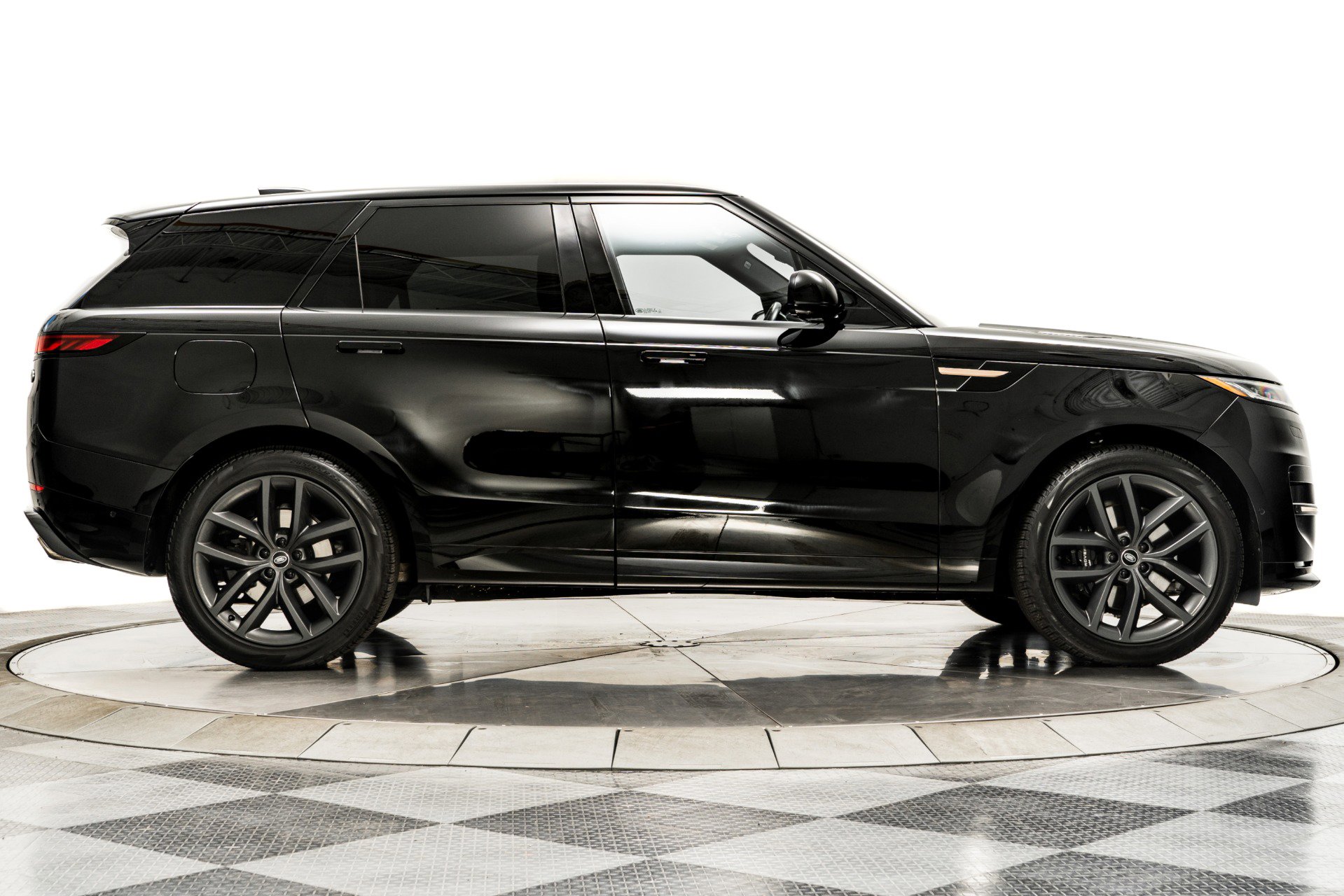 Used 2023 Land Rover Range Rover Sport SE Dynamic image 40