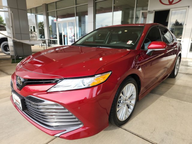 Certified 2018 Toyota Camry XLE FWD image 6