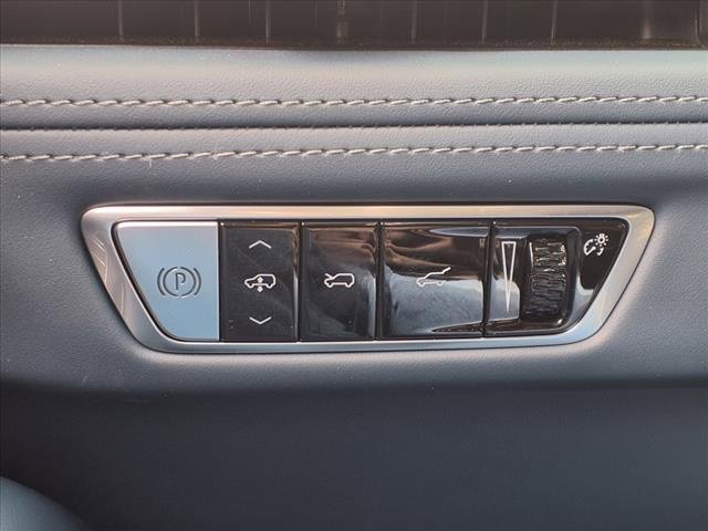 New 2025 Cadillac Escalade IQ Sport 2 w/ LPO, ONYX Package image 12