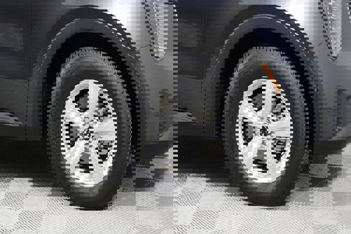 Used 2024 Kia Sorento LX image 33