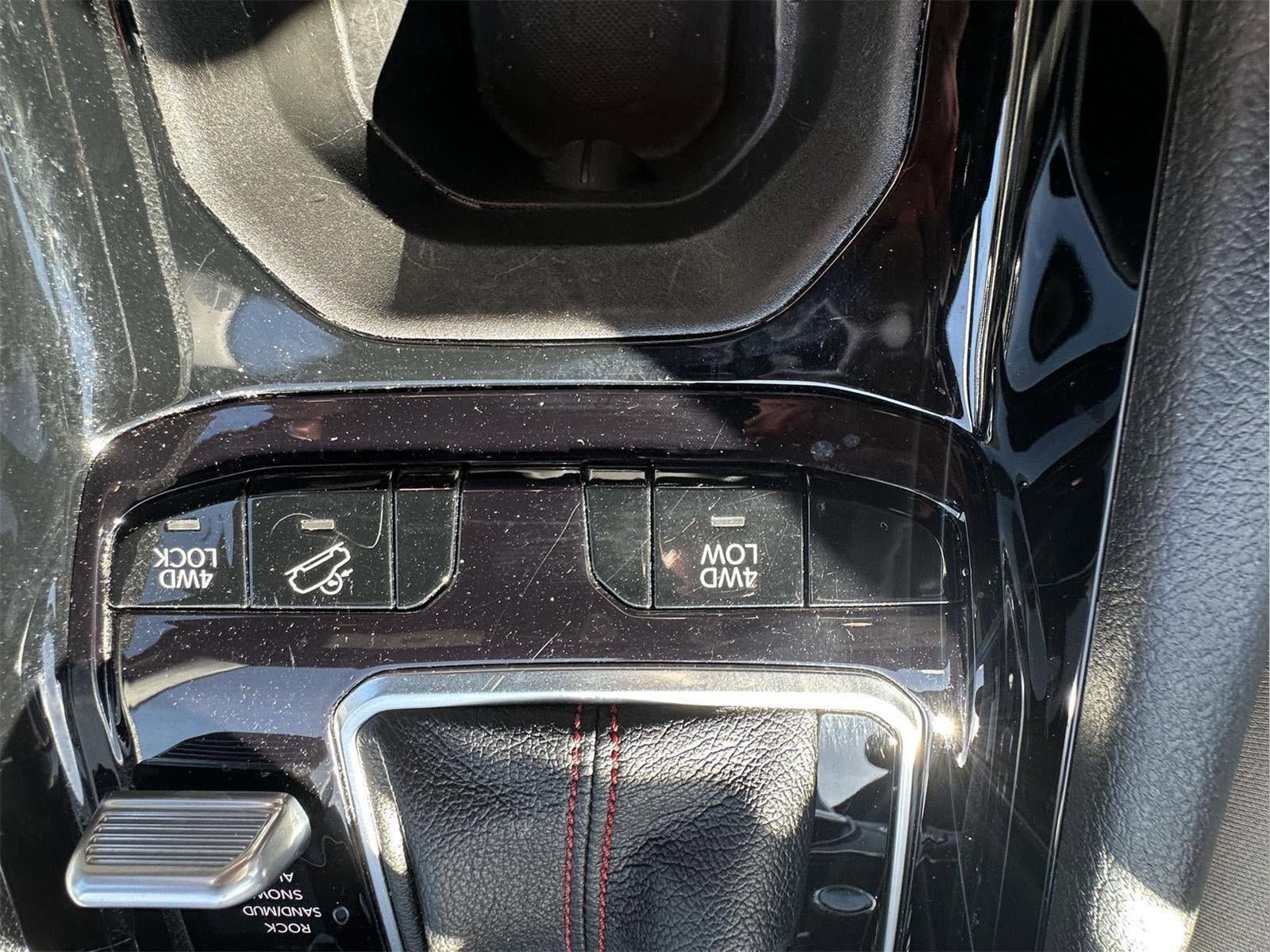 Used 2025 Jeep Compass Trailhawk image 28