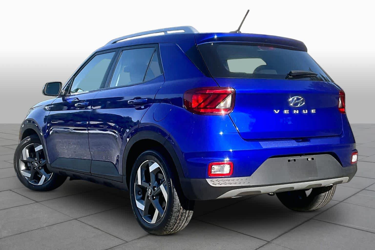 Used 2024 Hyundai Venue SEL FWD image 12