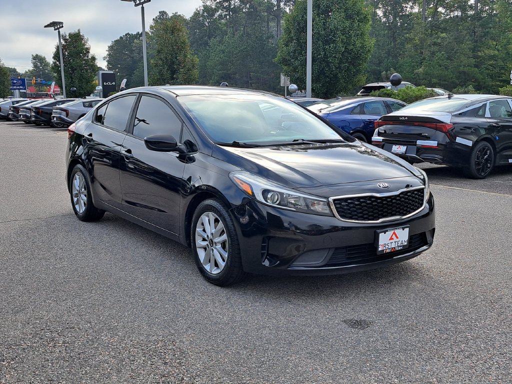 Used 2017 Kia Forte LX w/ LX Popular Package FWD image 4