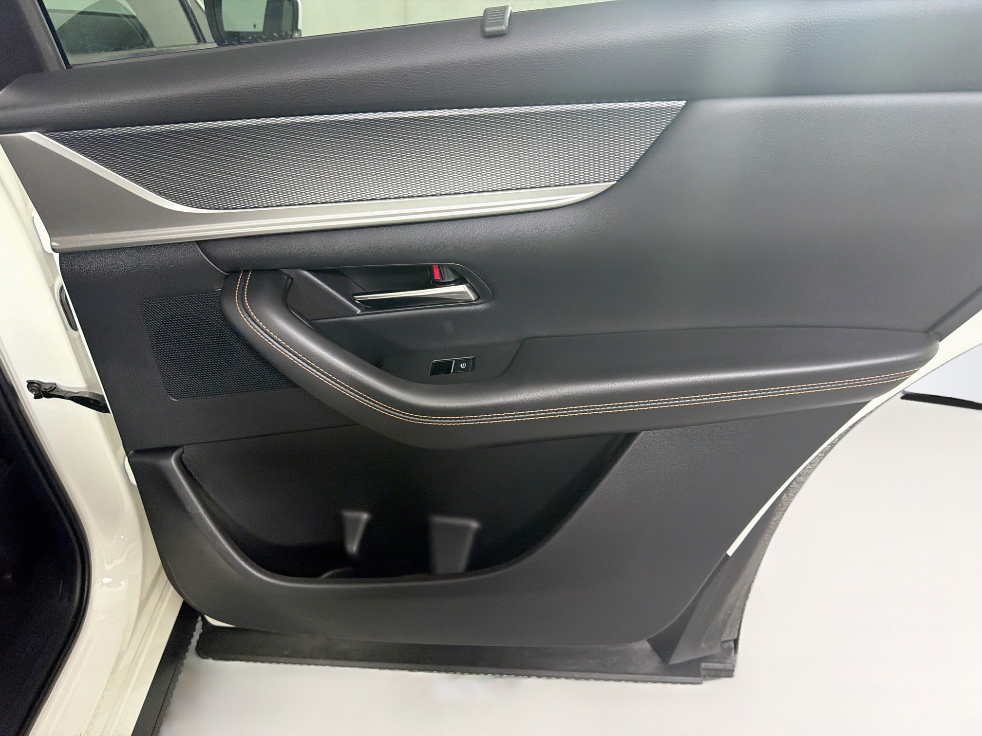 Used 2024 MAZDA CX-90 Plug-In Hybrid w/ Preferred AWD/4WD image 31