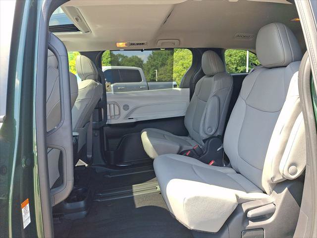 Certified 2025 Toyota Sienna XLE FWD image 21