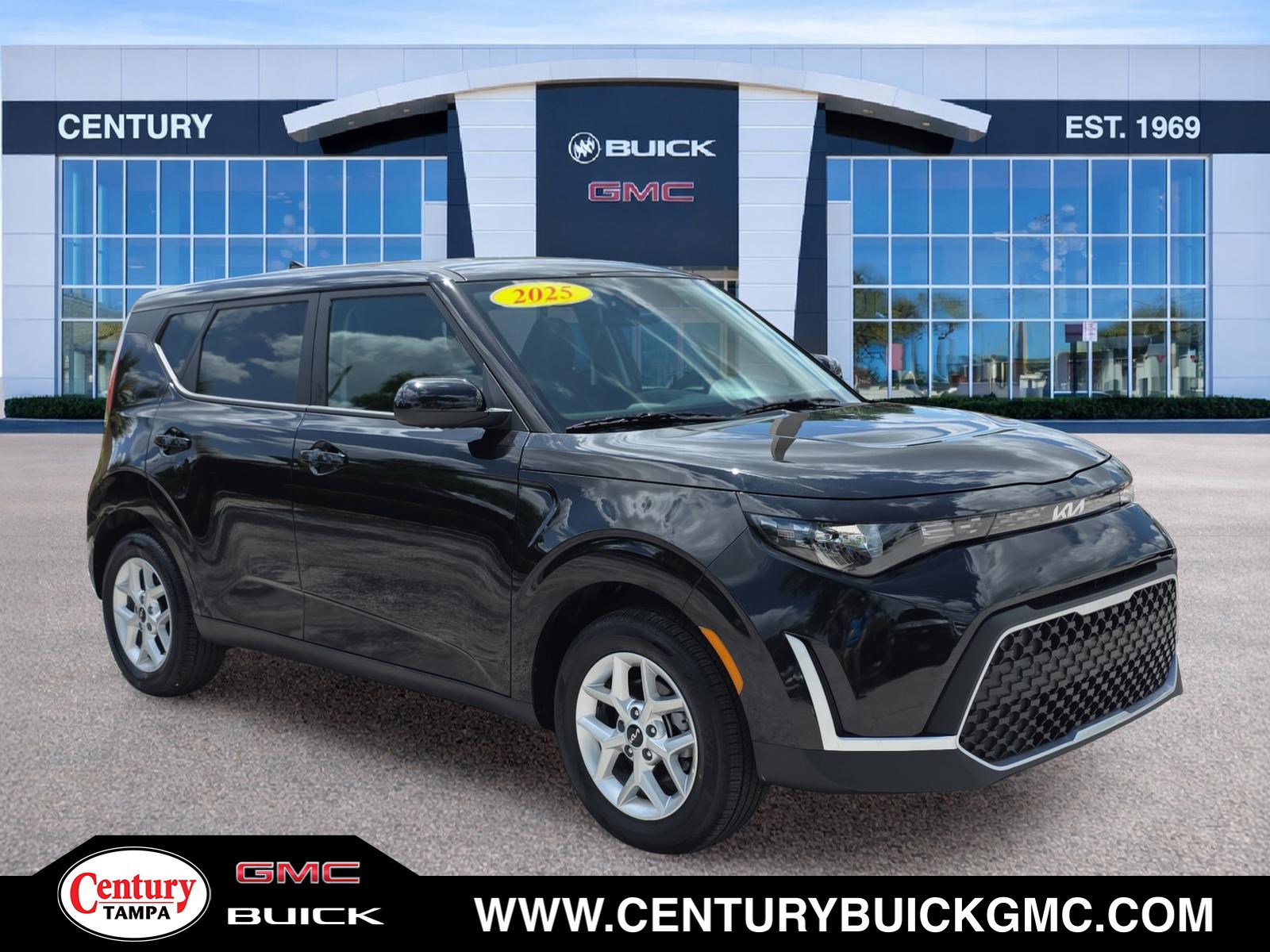 Used 2025 Kia Soul LX FWD image 1