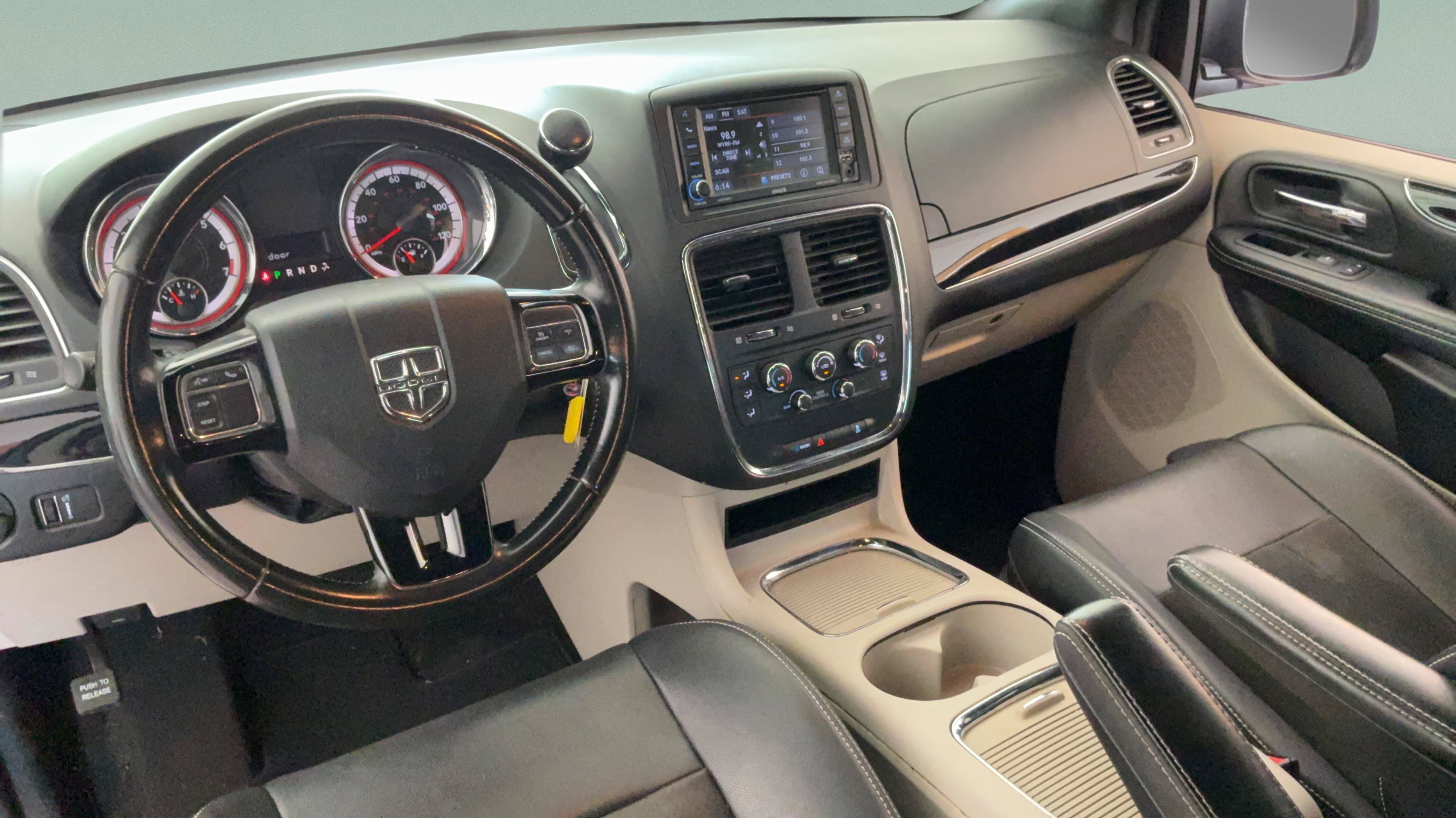Used 2019 Dodge Grand Caravan SXT FWD image 14