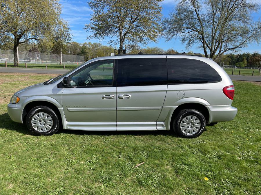 Used 2005 Chrysler Town & Country LX w/ Popular Equipment Group II FWD image 16