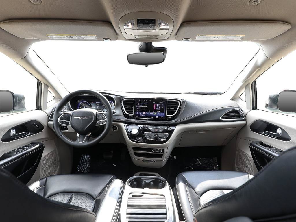 Used 2023 Chrysler Pacifica Touring-L AWD/4WD image 25