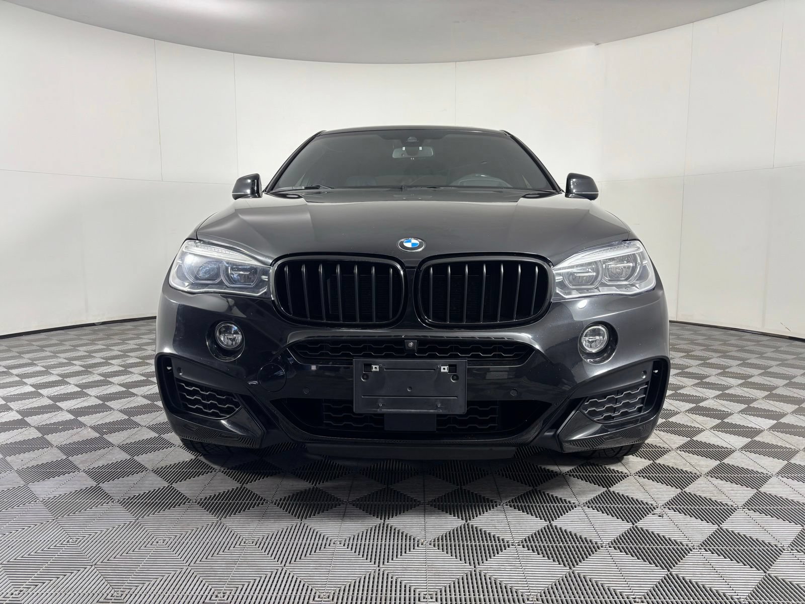 Used 2019 BMW X6 xDrive50i w/ M Sport Package AWD/4WD image 3