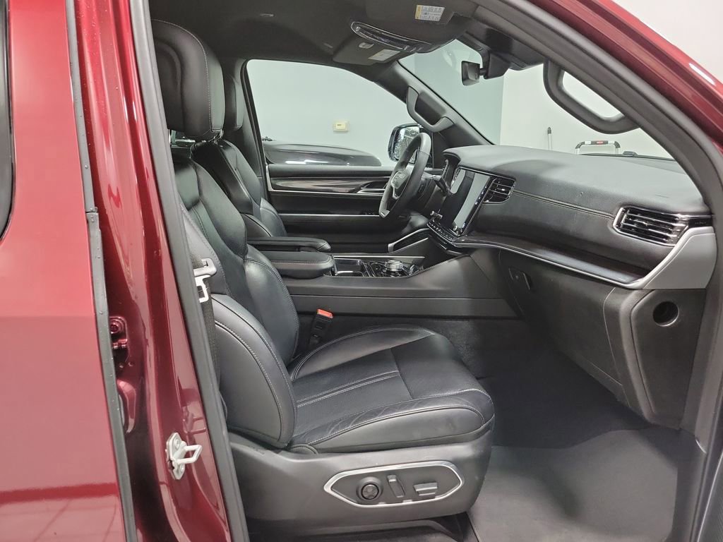 Used 2023 Jeep Wagoneer 4WD image 64