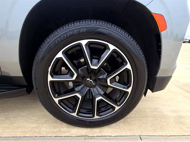 Used 2024 Chevrolet Suburban RST w/ Luxury Package RWD image 29