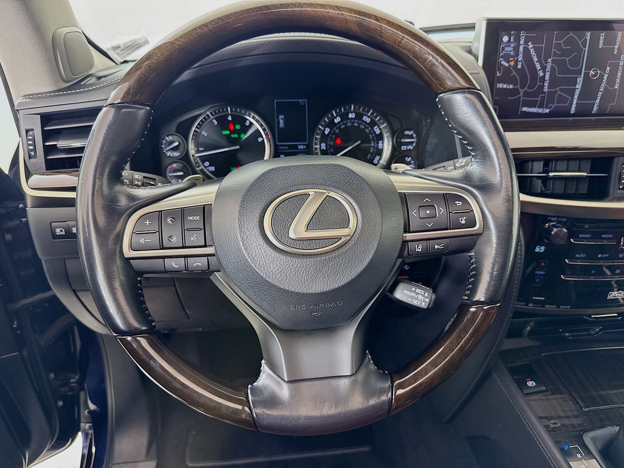 Used 2017 Lexus LX 570 4WD w/ Luxury Package image 12