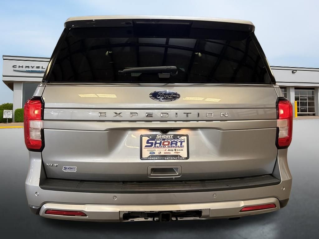Used 2024 Ford Expedition XLT image 4