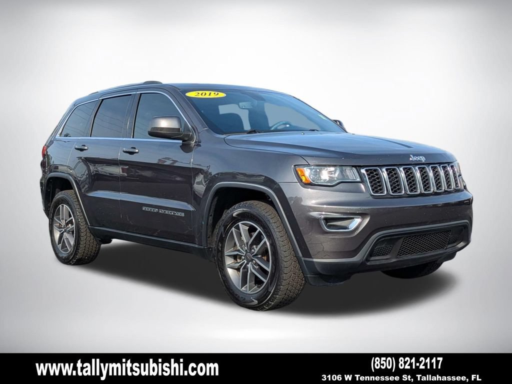 Used 2019 Jeep Grand Cherokee Laredo w/ 18" Wheel & 8.4" Radio Group AWD/4WD image 1