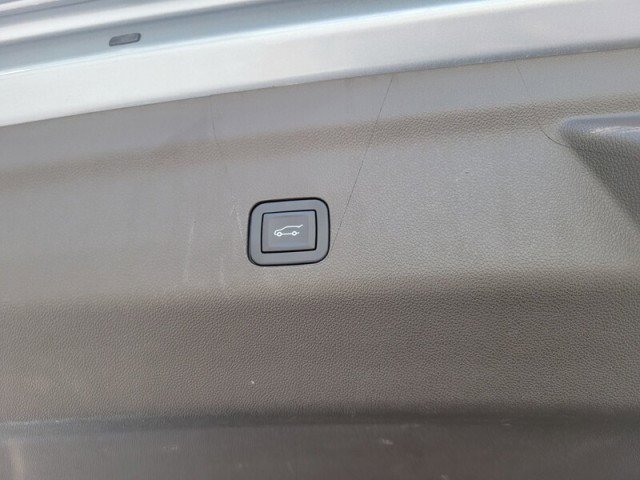 Used 2024 Chevrolet Tahoe Z71 w/ Luxury Package AWD/4WD image 8