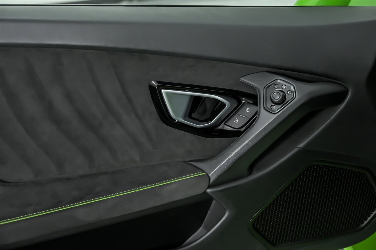 Used 2022 Lamborghini Huracan EVO RWD image 19